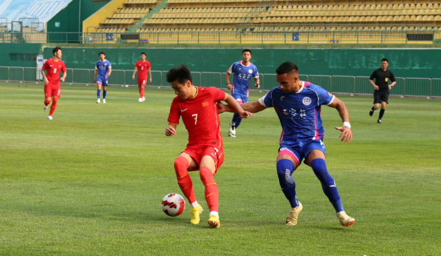 中国男足在热身赛中4-0大胜石家庄功夫队，备战新西兰比赛