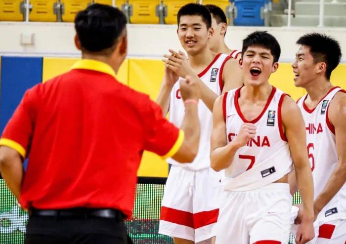 中国U16男篮获亚锦赛季军，张博源成为焦点新星(u16男篮亚 图
