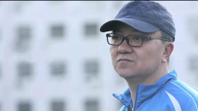董路解释解散中国足球小将0910队决策，呼吁年轻球员寻求