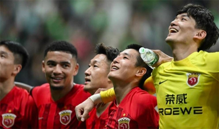 中超联赛第29轮：上海上港迎战山东泰山，夺冠机会关键时图1