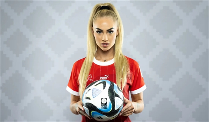 瑞士女将带妆上场 被誉为世界杯最美球员